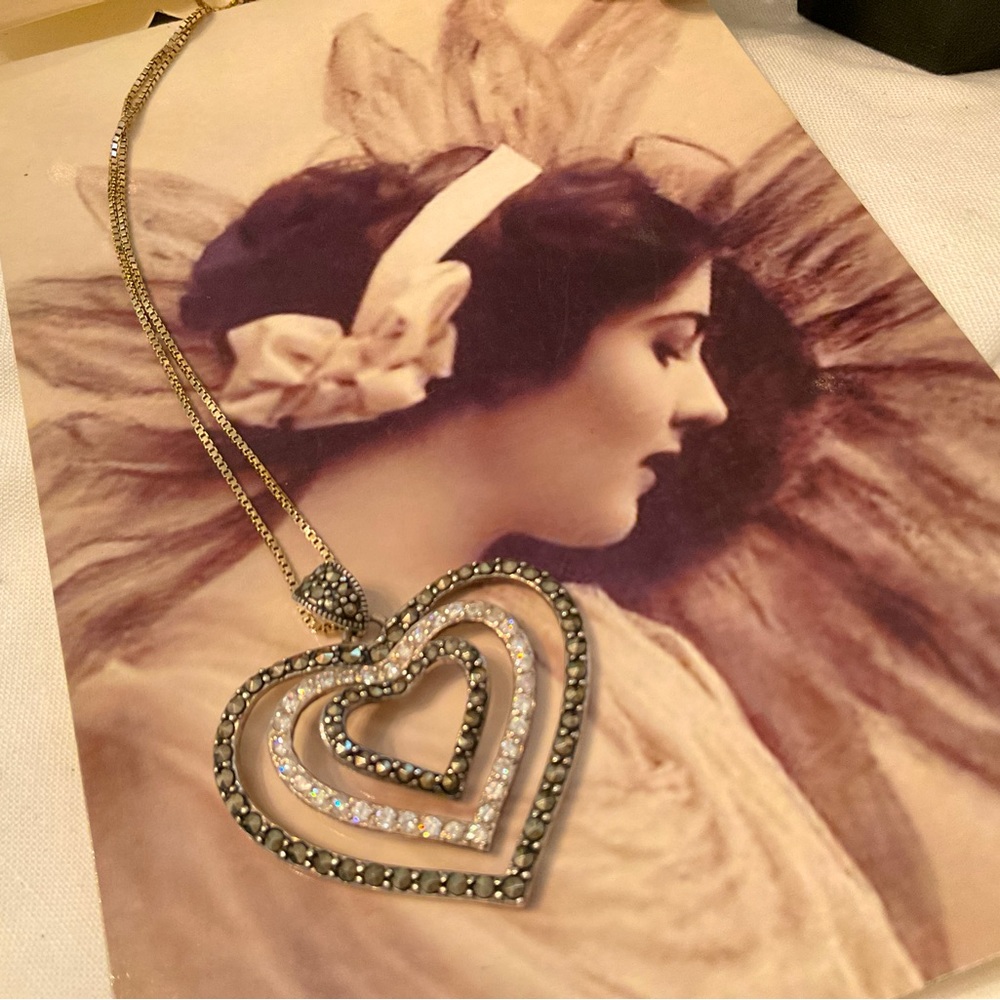 VTG. 925 STERLING ART NOUVEAU MARCASITE & CRYSTAL HEART PENDANT & STERLING CHAIN